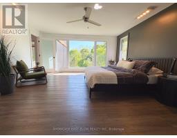 26 LAWRENCE CRESCENT - 25