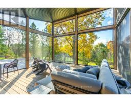 26 LAWRENCE CRESCENT - 38