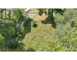 385 KENMORE PLACE - 27