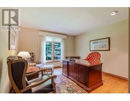 11 OLD OAK LANE - 24
