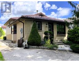 15 SPEIGHT CRESCENT - 1