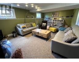 15 SPEIGHT CRESCENT - 8