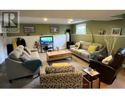 15 SPEIGHT CRESCENT - 9