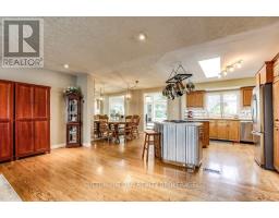 79 MENDIP CRESCENT - 12
