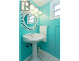 25 BLUE RIDGE CRESCENT - 33