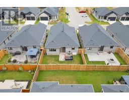 2 - 383 DAVENTRY WAY - 32