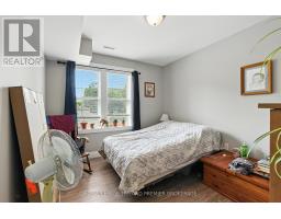 636 QUEENS AVENUE - 23