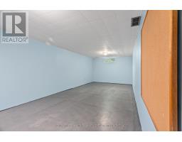 218 OAKCREST DRIVE - 35