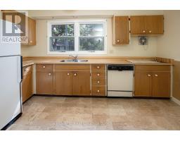 42 NAOMEE CRESCENT - 12