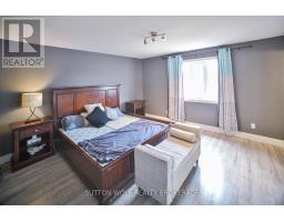 22 QUEENSWAY DRIVE - 20