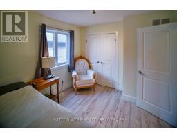 22 QUEENSWAY DRIVE - 25