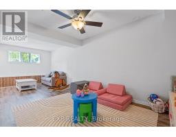 67 MOREAU CRESCENT - 28