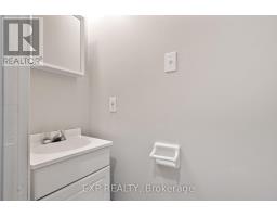 67 MOREAU CRESCENT - 38