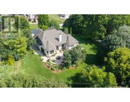 27 HOEFNAGELS CRESCENT - 11