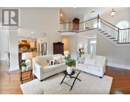 27 HOEFNAGELS CRESCENT - 22