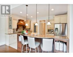 27 HOEFNAGELS CRESCENT - 26