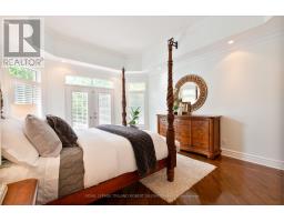 27 HOEFNAGELS CRESCENT - 34