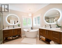 27 HOEFNAGELS CRESCENT - 35