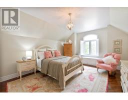 27 HOEFNAGELS CRESCENT - 44