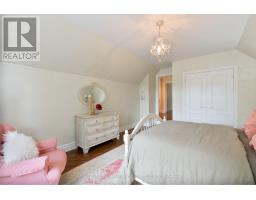 27 HOEFNAGELS CRESCENT - 45