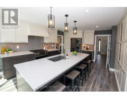6925 LAMBETH WALK - 10