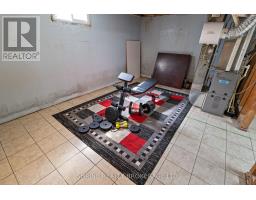 15 GARLAND CRESCENT - 38