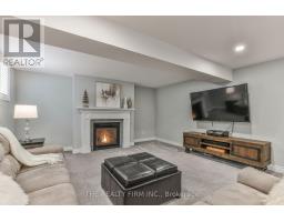 8 ROYAL DORNOCH DRIVE - 34