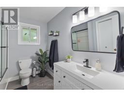 31 - 989 NOTRE DAME DRIVE - 17
