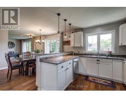 25 HAWTHORNE CRESCENT - 11