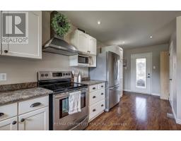 25 HAWTHORNE CRESCENT - 12
