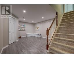 25 HAWTHORNE CRESCENT - 22