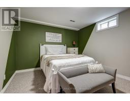 25 HAWTHORNE CRESCENT - 28