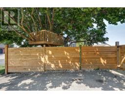 25 HAWTHORNE CRESCENT - 31