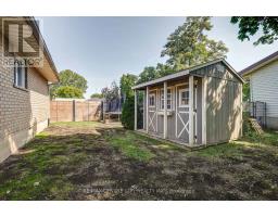 25 HAWTHORNE CRESCENT - 32