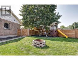 25 HAWTHORNE CRESCENT - 34