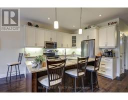 81 - 9 DAUSETT DRIVE - 36