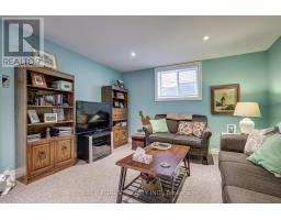 81 - 9 DAUSETT DRIVE - 42