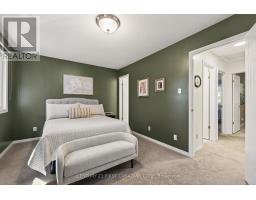 24 MOREAU CRESCENT - 17
