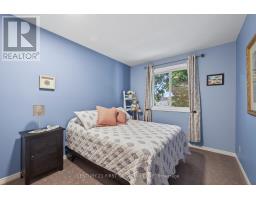 24 MOREAU CRESCENT - 21