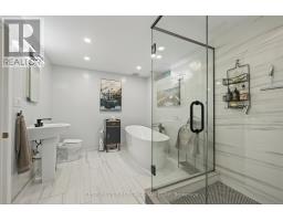 24 MOREAU CRESCENT - 27