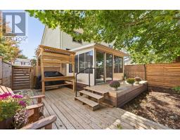 24 MOREAU CRESCENT - 37