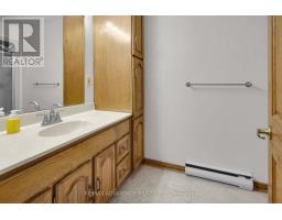 41 QUEEN ANNE CIRCLE - 35