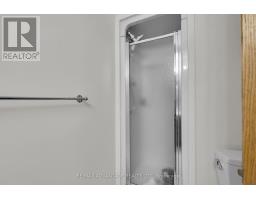 41 QUEEN ANNE CIRCLE - 36