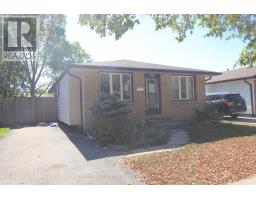 136 LACEY CRESCENT - 3