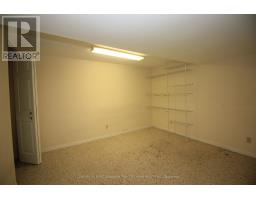 136 LACEY CRESCENT - 32