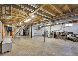 66 LLOYD MANOR CRESCENT - 32