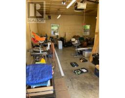 667 DEVONSHIRE AVENUE - 36