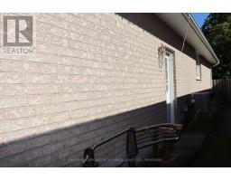 89 MYRTLE STREET N - 18