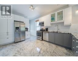 11 BRISCOE STREET E - 10