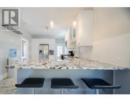 11 BRISCOE STREET E - 12